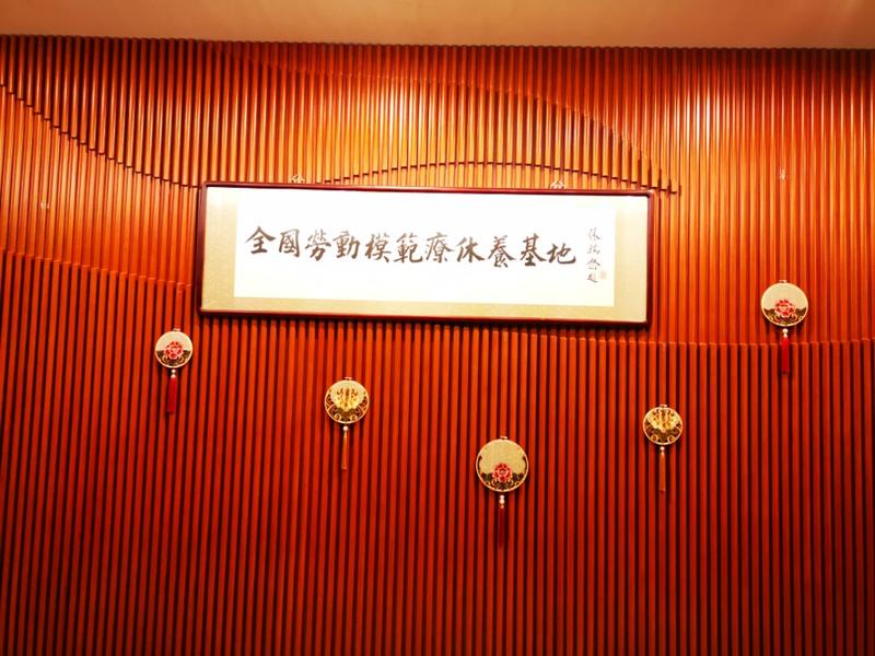 这两天去郊区公司团建，但并不是只有吃喝玩乐。今天上午公司组织一起学习和讨论心得。
下午给新客户取名字