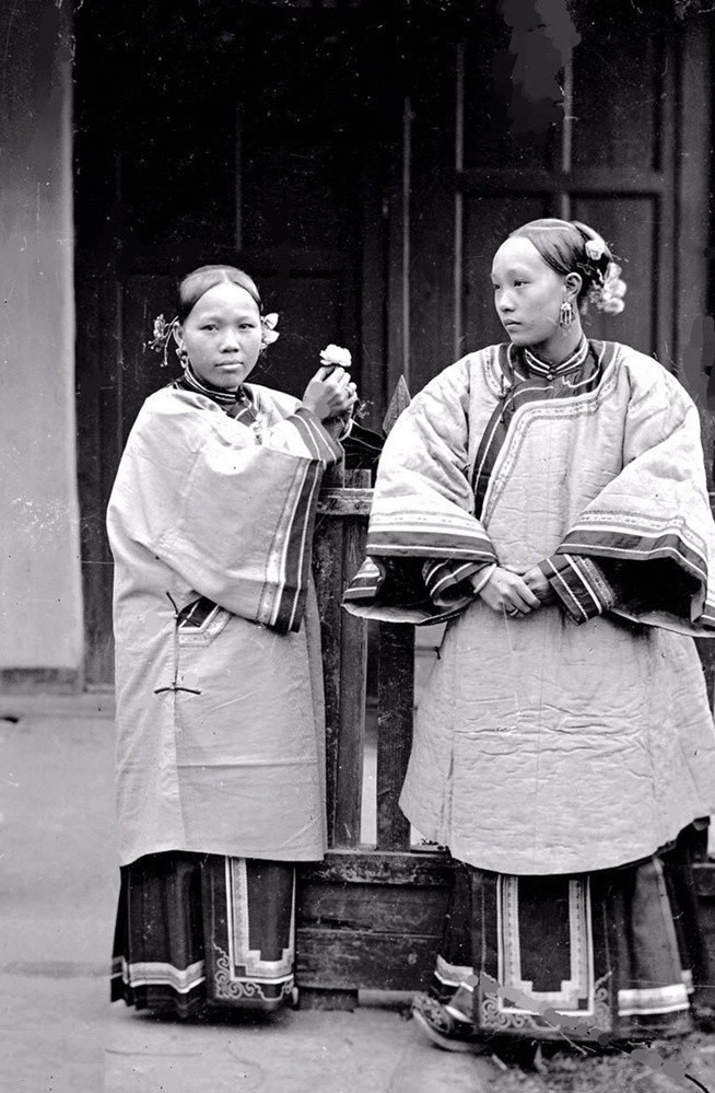 【关于黑白照片一键上色】
之前说过关于黑白照片（老照片）上色的生意，淘宝、抖音里也有很多老照片上色服