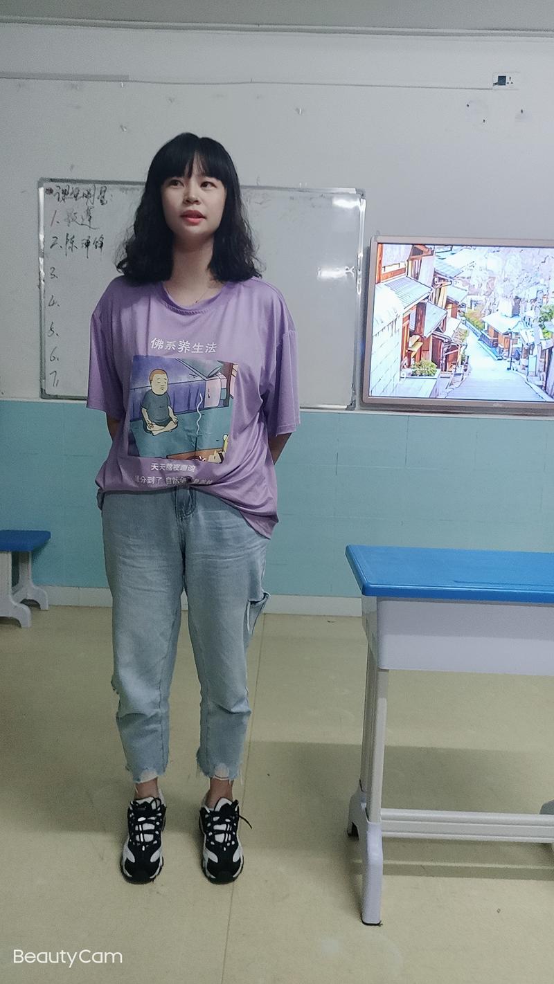 轻享  
用升级的思维去做别人看似降维生意
——很香
前段时间，杭州出差，第一天先去拜访了乙方爸