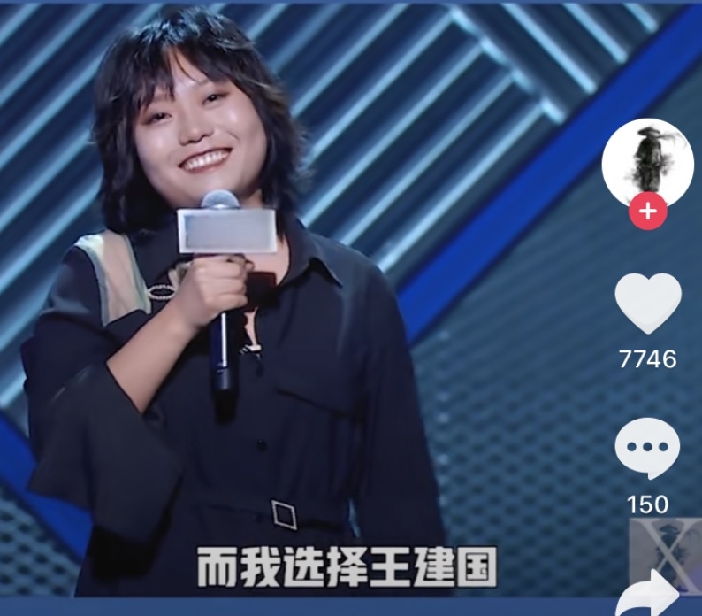 李雪琴要是做知识付费讲文案，我还挺有兴趣买的。
我老爸一个从来不看综艺的人，现在一盒烟＋吐槽大会就