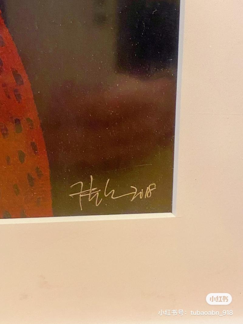 如何让产品更有价值？分享一点消费小感悟！
我朋友圈有个姐姐，隔三差五都会晒她和一个巨型泡泡玛特的合