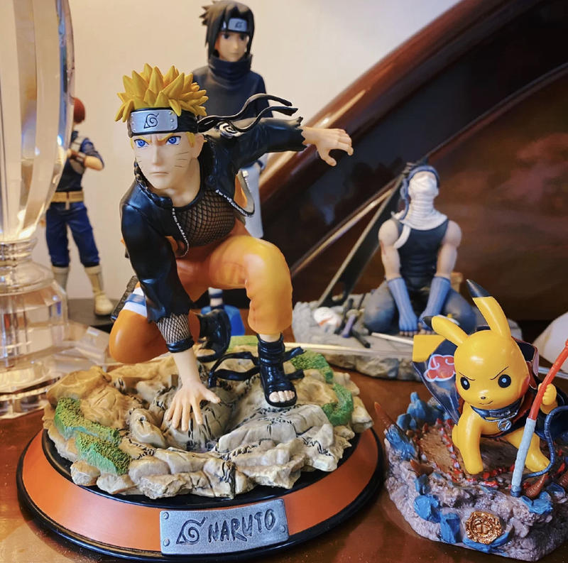 年轻人喜欢盲盒手办，和中年人喜欢珠子、石头、木头一样。喜欢是一部分，但更多是想找一种文化认同和归属感