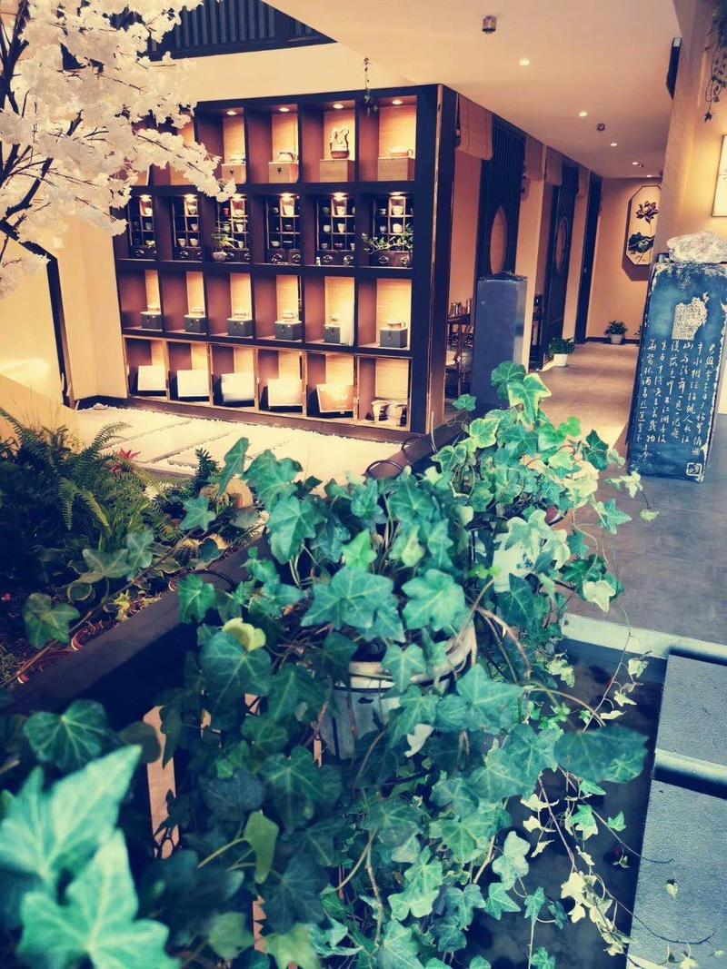 疫情二次爆发之实体店思考。
这次二次疫情比我想的严重，接下去可能又是一个流量管控措施，针对这个，我