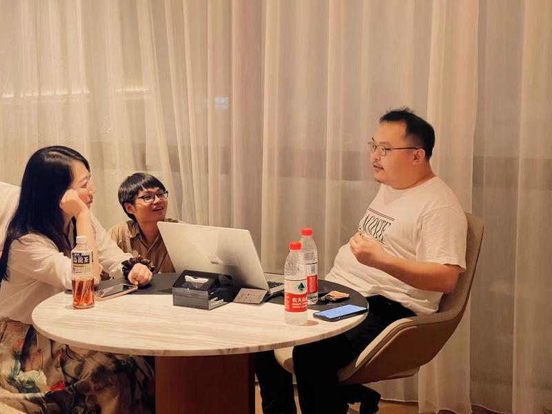 AI赚钱第44篇:获得AI之心
这两天去香港办身份证，跟深圳破局合伙人聚了两次，解决了大部分参会合