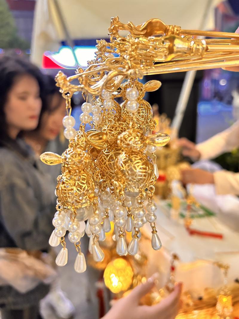 2023年的摆摊风口项目
最近开始尝试摆摊，之前其实也尝试过一次，卖网红小金鱼。实物非常好看，卖得