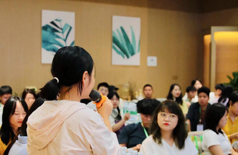 《复盘直面优势沙龙的10大亮点，感谢@醒醒教练 和@牙牙教练》
圈友你好呀~我是曾丽，一个营销出身