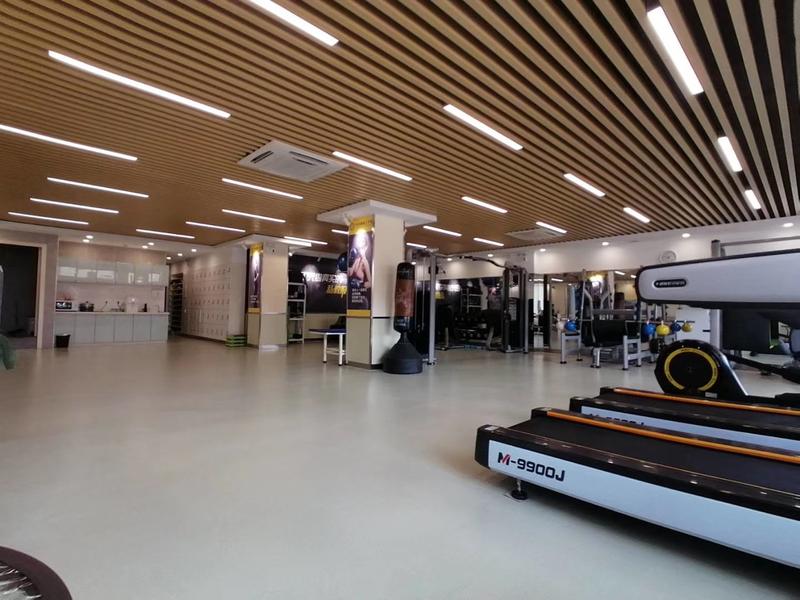 中田健身工作室的老板朱兴亮是奇人。
从所做的事业就看得出来——中田健身工作室是中国最大的健身工作室