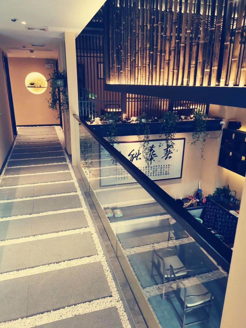 疫情二次爆发之实体店思考。
这次二次疫情比我想的严重，接下去可能又是一个流量管控措施，针对这个，我