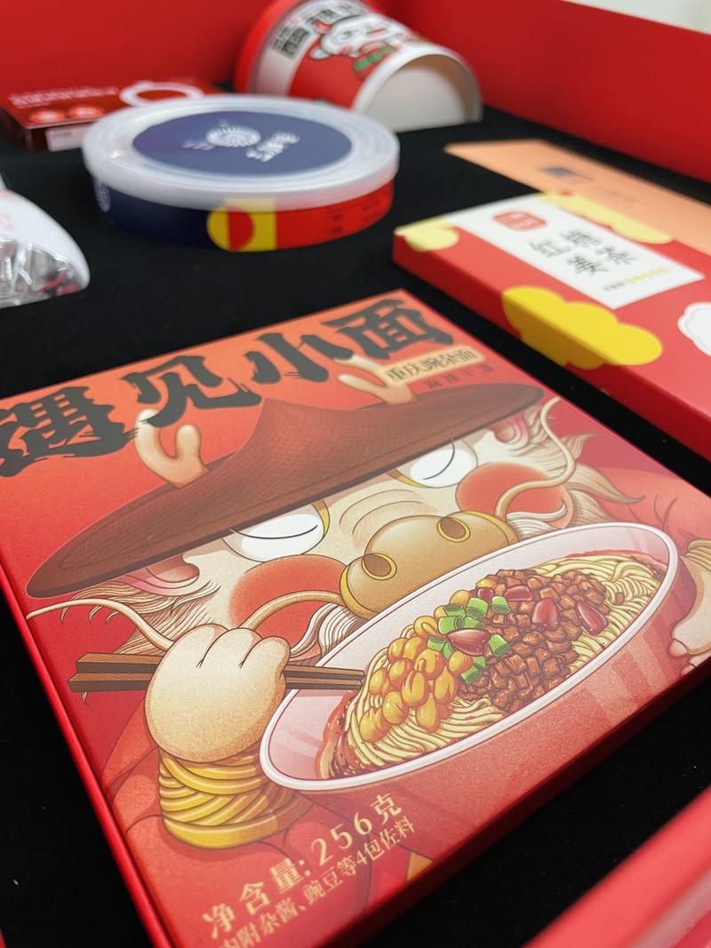 乙方送给甲方的新年礼盒，该怎么做？
年底送礼物表达一下感情，这是中国人的文化传统。
但送什么是个挺大