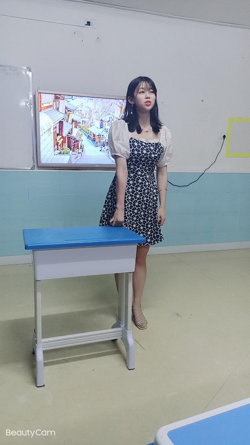 轻享  
用升级的思维去做别人看似降维生意
——很香
前段时间，杭州出差，第一天先去拜访了乙方爸