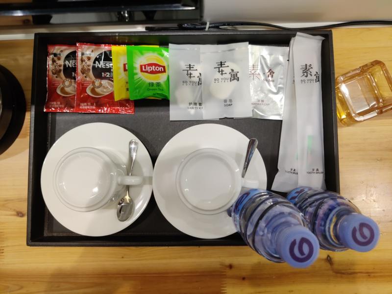 一家用户体验极佳的便宜酒店
前几天去住了一家酒店，
地点在广州，
一晚上一百多块钱，
但是用