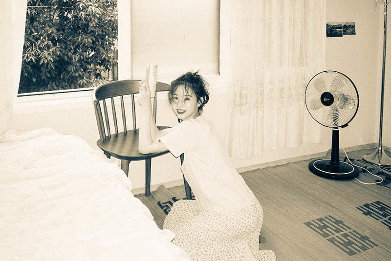 【关于黑白照片一键上色】
之前说过关于黑白照片（老照片）上色的生意，淘宝、抖音里也有很多老照片上色服