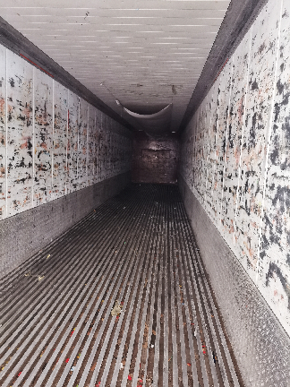 春节前，我提前了几天从北京回老家。
我家里是做海鲜批发生意的，很多抖音网红从我们这进货，量都非常大（