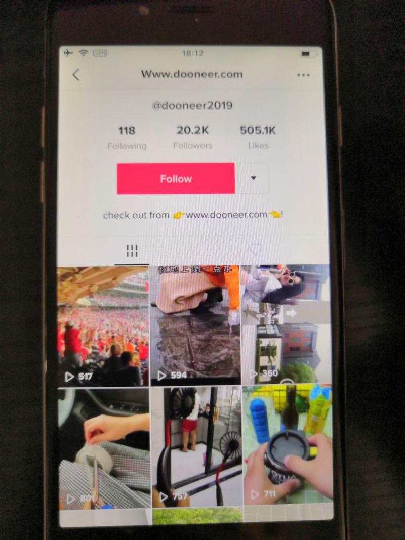 分享一个tiktok最新的改动：可以在个人主页添加网站链接。
传统主页放网址，用户不能整段复制网址