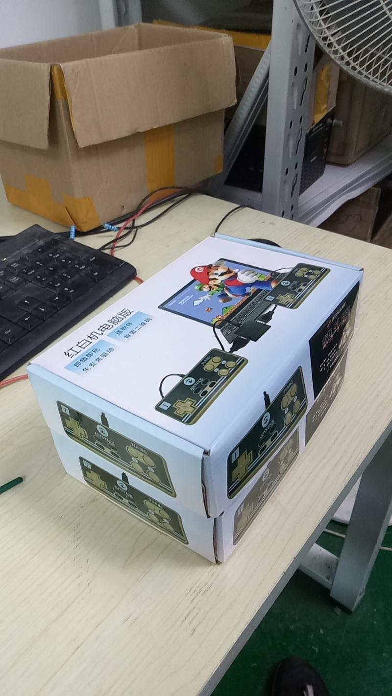 求教圈友
我同学做了一款复古红白机游戏手柄，可以通过USB线连接电脑玩各种红白机游戏，淘宝上没有同类