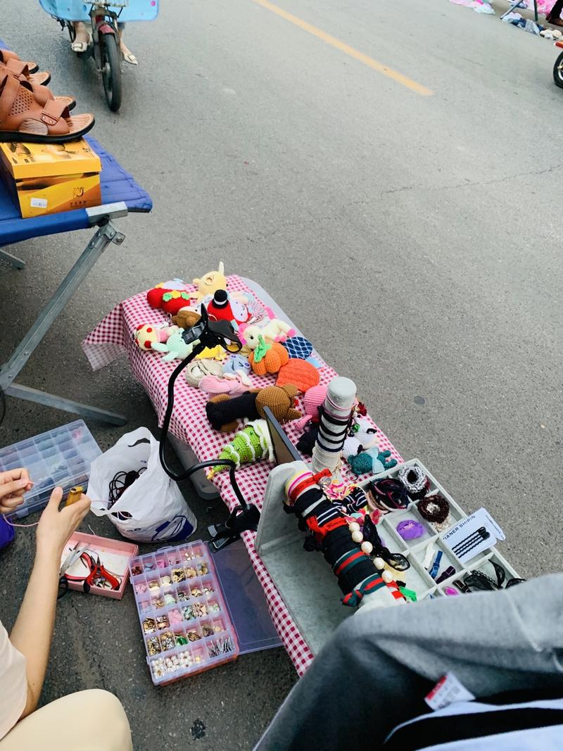 大佬们，如何看待现在炒的比较火的，地摊经济，有没有好的线上线下结合跨界的地摊项目