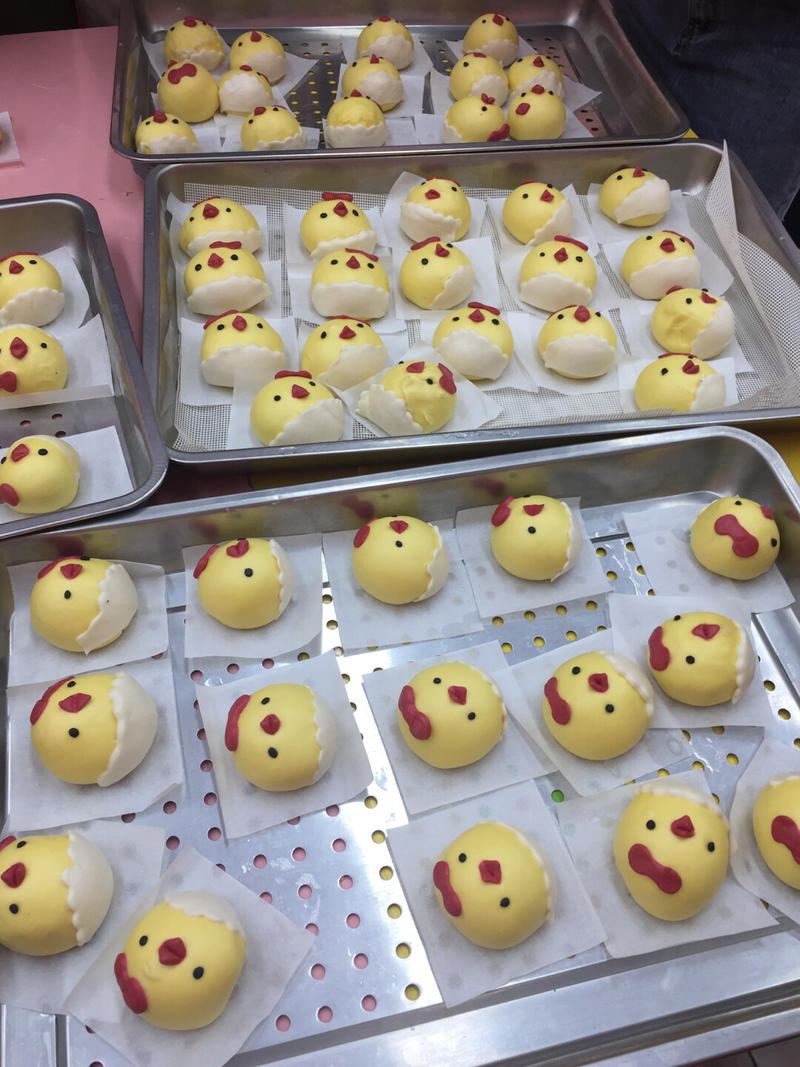 目前在做卡通包，想到的渠道线下3点，1，幼儿园。2月子中心。3 冷冻馒头批发。线上  后期做培训，线