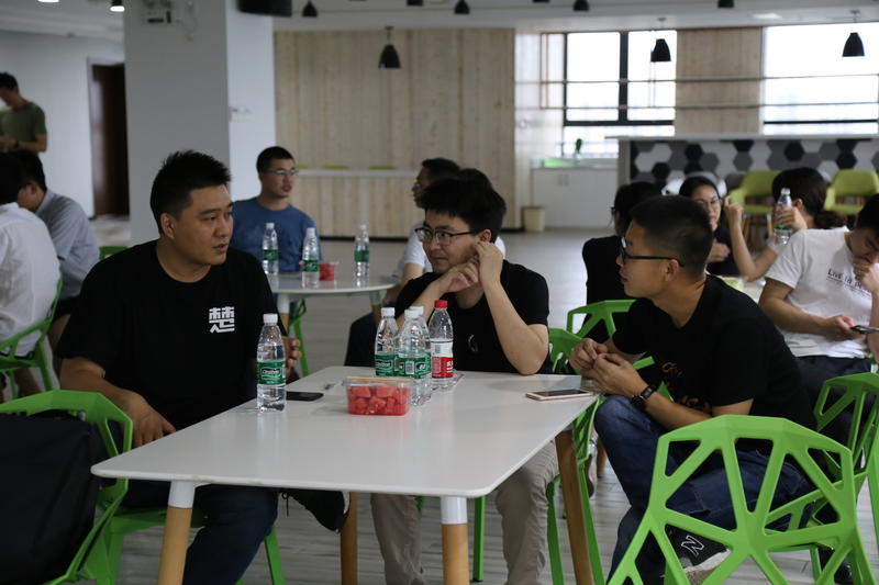 生财有术武汉见面会(2019年5月25日) 总结
现在5月29日2:00，聚会已经过去了三天整了。